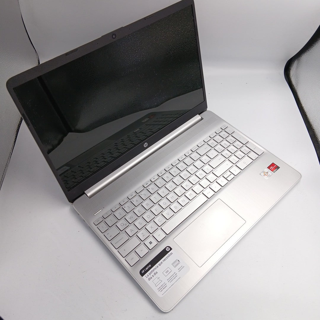 LAPTOP HP 15-EF1501LA (2022) 256 GB SSD 8 GB RAM (SEMINUEVO)