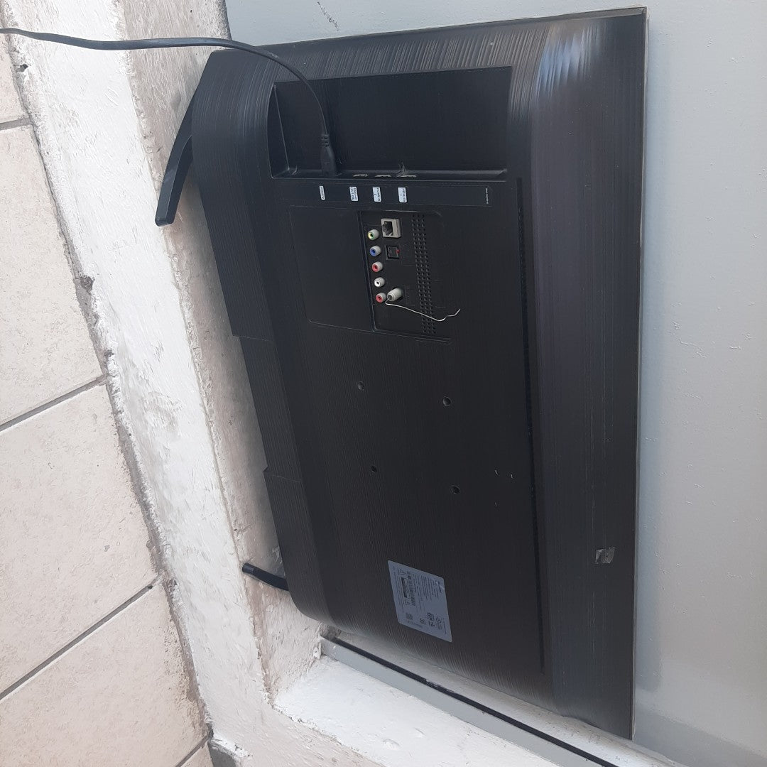 PANTALLA SAMSUNG UN32T4300AF (2020) 32" LED HD (SEMINUEVO)