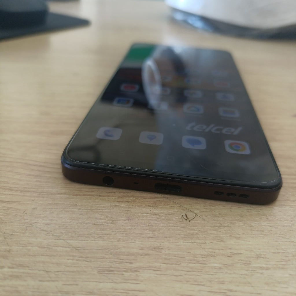 CELULAR OPPO  A40 CPH2669 (2024) 256 GB 4 GB RAM (SEMINUEVO)