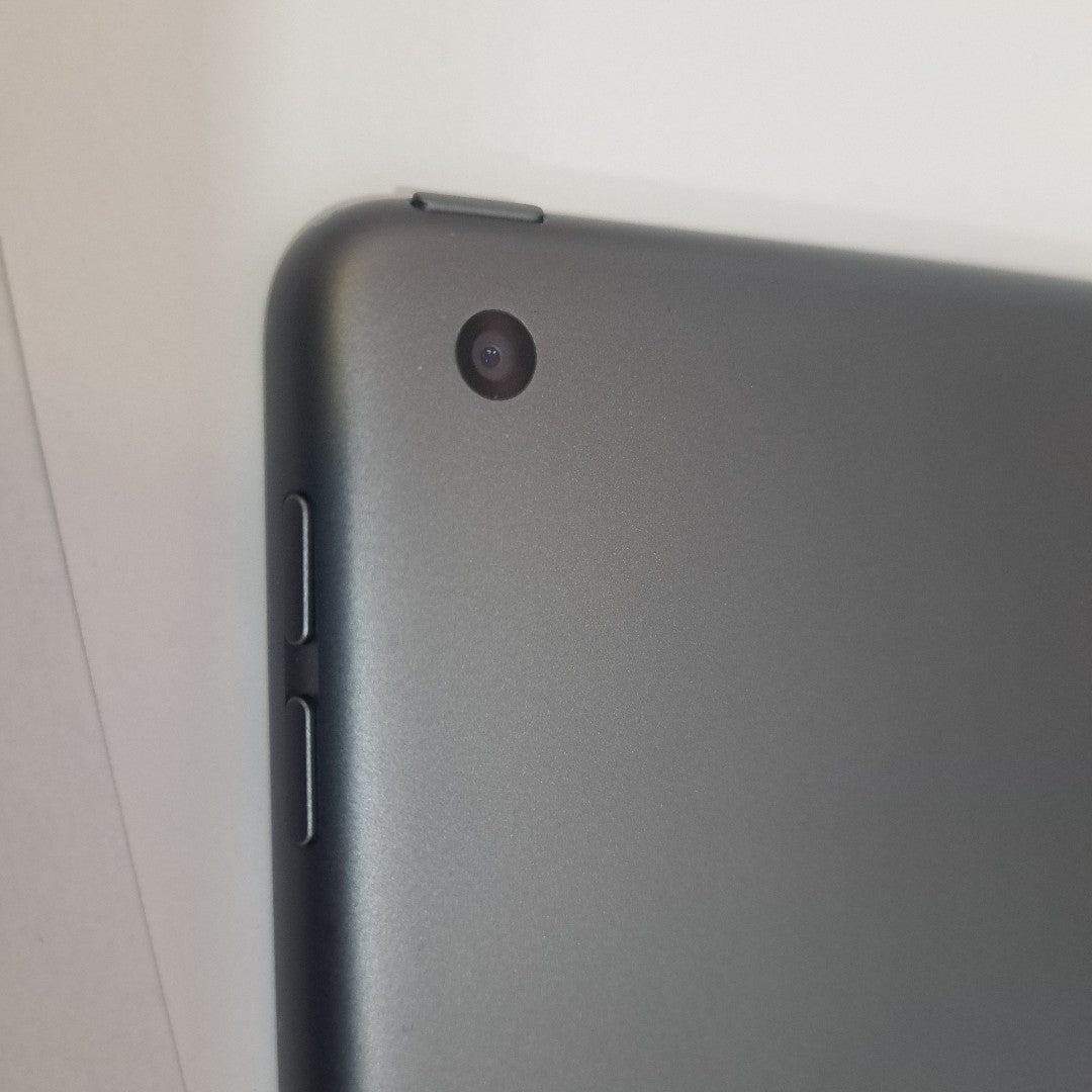 TABLETA APPLE IPAD 9 A2602 64 GB 3 GB RAM (SEMINUEVO)