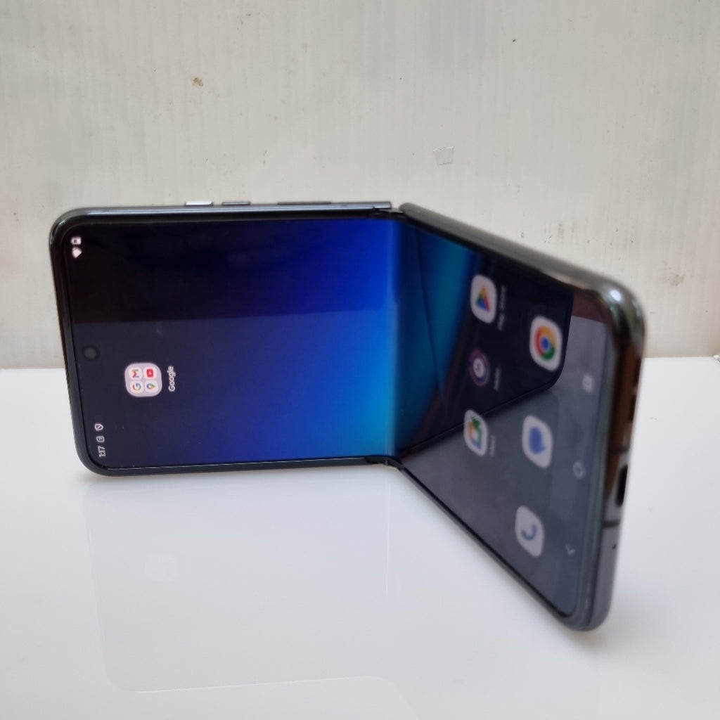 CELULAR MOTOROLA RAZR+ XT2321-3 (2023) 256 GB 8 GB RAM (SEMINUEVO)