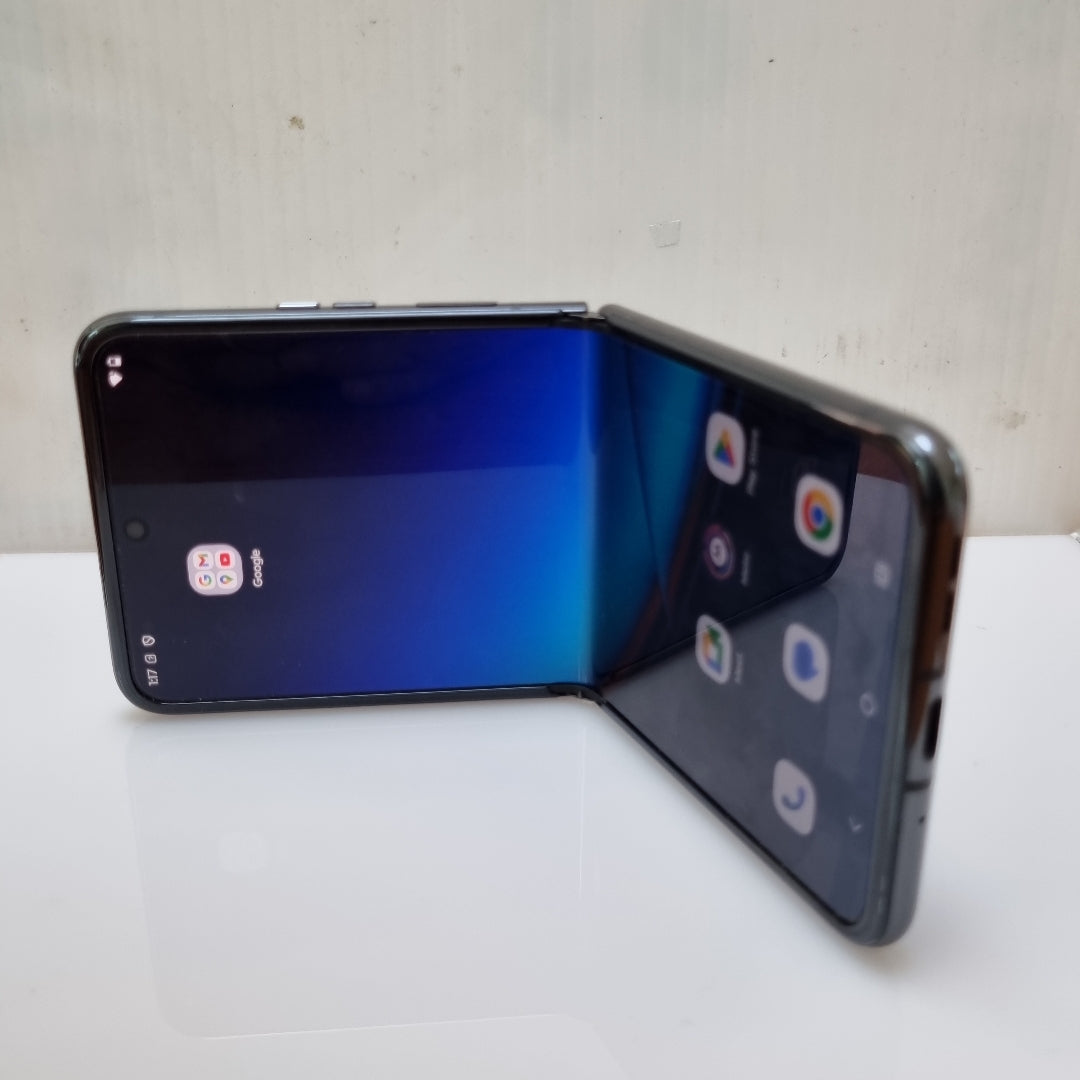 CELULAR MOTOROLA RAZR+ XT2321-3 (2023) 256 GB 8 GB RAM (SEMINUEVO)