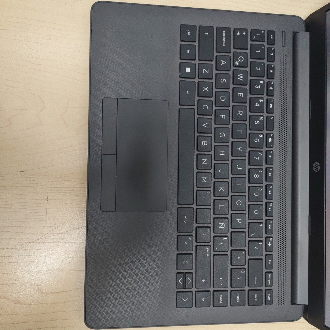 LAPTOP HP 245 G8 (2023) 256 GB SSD 8 GB RAM (SEMINUEVO)