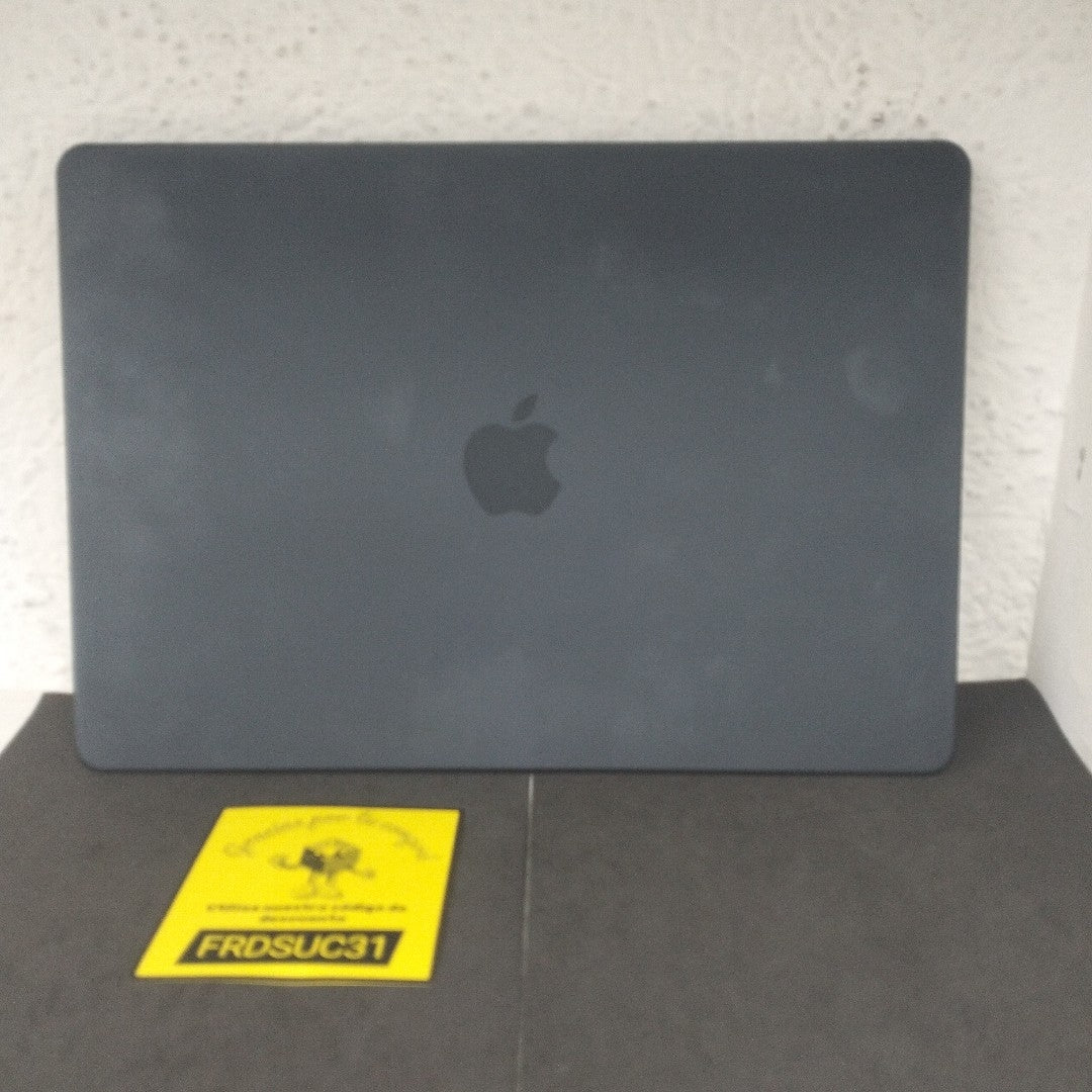 LAPTOP APPLE MACBOOK AIR 15" 2023 3.49 A2941 8 CPU/10 GPU 256 GB SSD 8 GB RAM (SEMINUEVO)