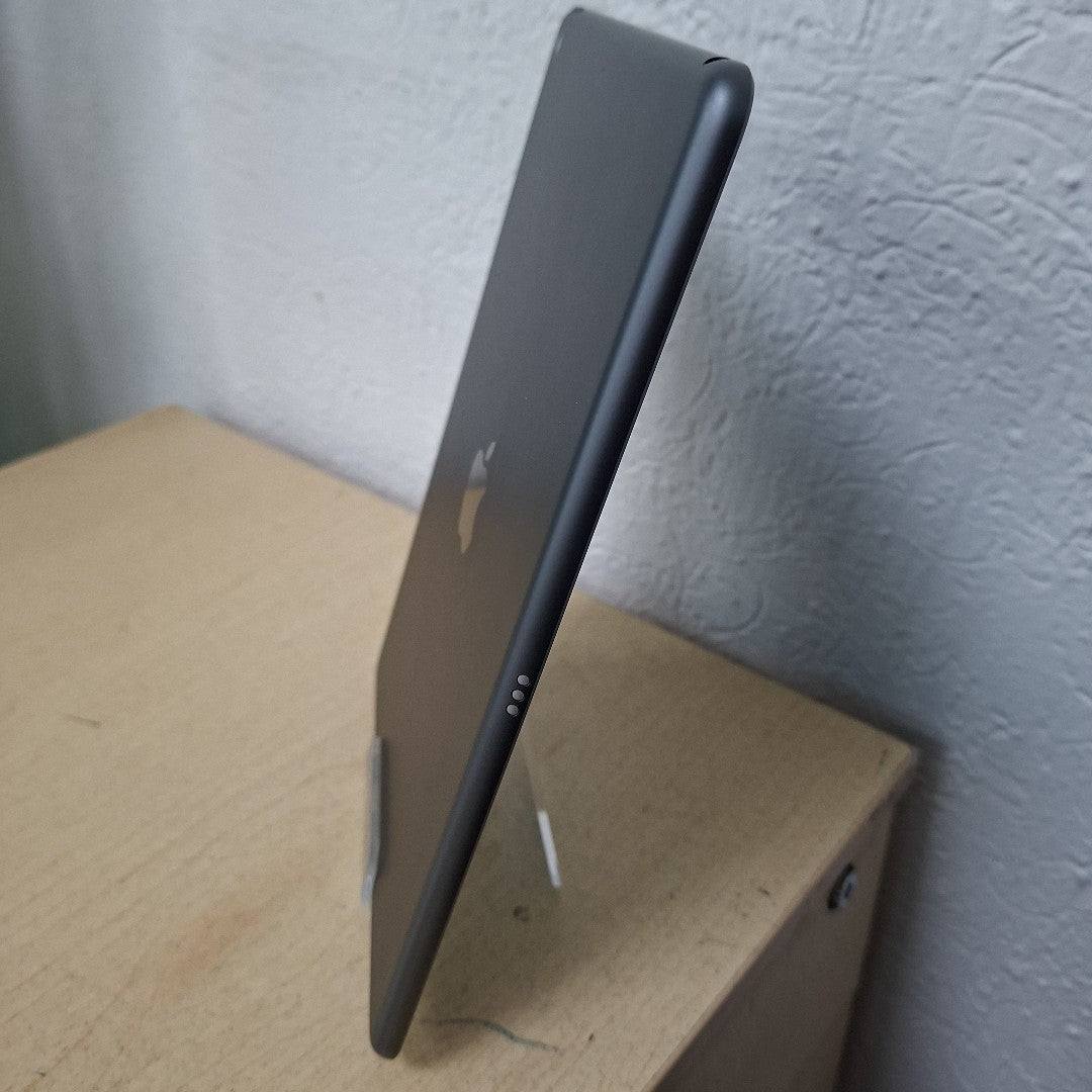 TABLETA APPLE IPAD 8 A2270 128 GB 3 GB RAM (SEMINUEVO)