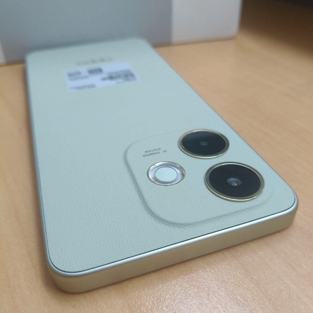 CELULAR OPPO  A5 PRO CPH2711 (2025) 256 GB 8 GB RAM (SEMINUEVO)