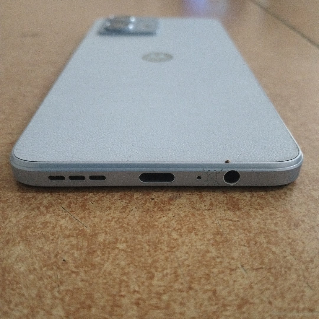 CELULAR MOTOROLA MOTO G84 XT2347-1 (2023) 256 GB 8 GB RAM (SEMINUEVO)