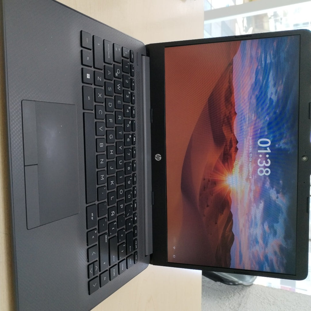 LAPTOP HP 245 G8 (2024) 512 GB SSD 8 GB RAM (SEMINUEVO)