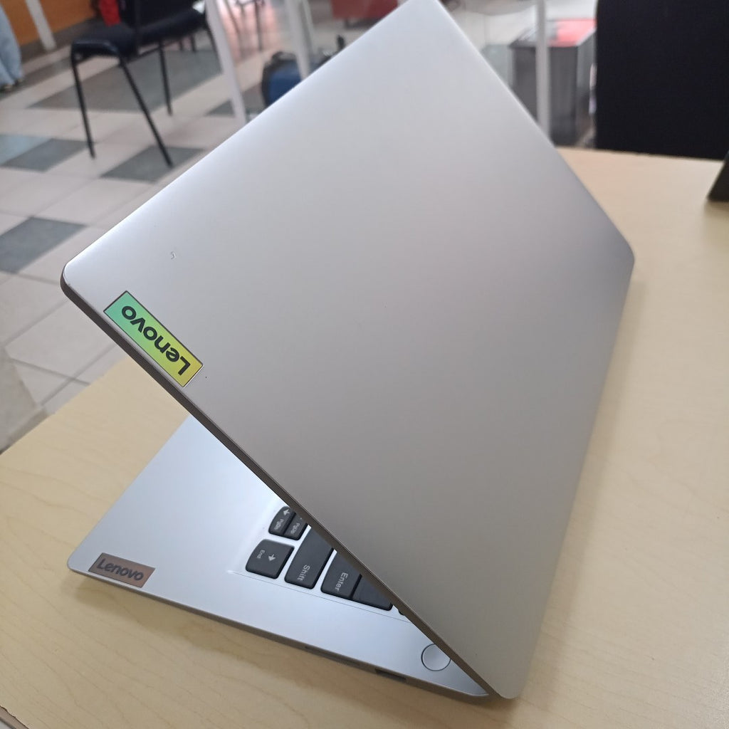 LAPTOP LENOVO IDEAPAD 1 14IGL7 (2022) 128 GB SSD 4 GB RAM (SEMINUEVO)