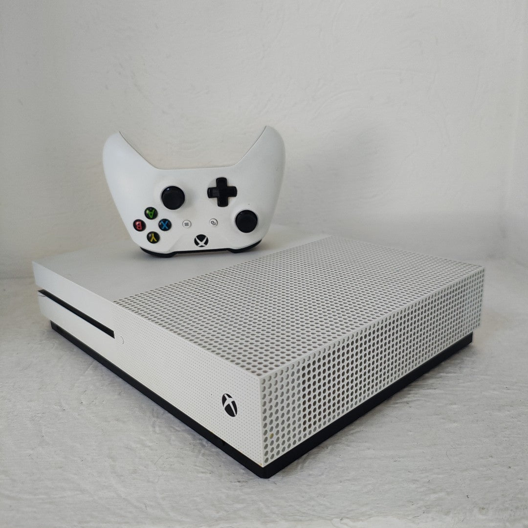CONSOLA DE VIDEOJUEGO MICROSOFT XBOX ONE S 1 TB (SEMINUEVO)