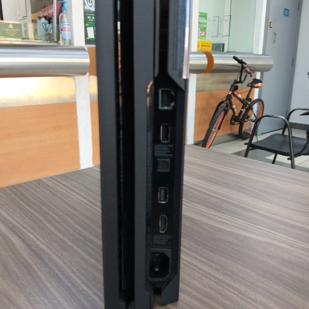 CONSOLA DE VIDEOJUEGO SONY PS4 PRO 1 TB (SEMINUEVO)