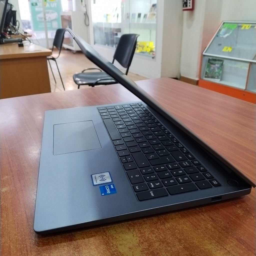 LAPTOP HUAWEI MATEBOOK D16 MCLG-X (2024) 1 TB SSD 16 GB RAM (SEMINUEVO)