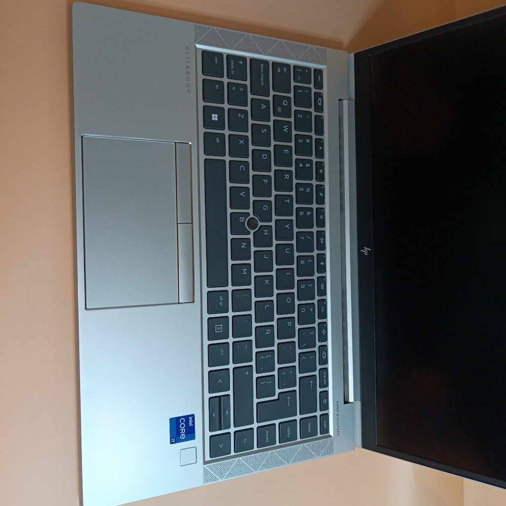 LAPTOP HP ELITEBOOK 840 G8 (2022) 256 GB SSD 16 GB RAM (SEMINUEVO)