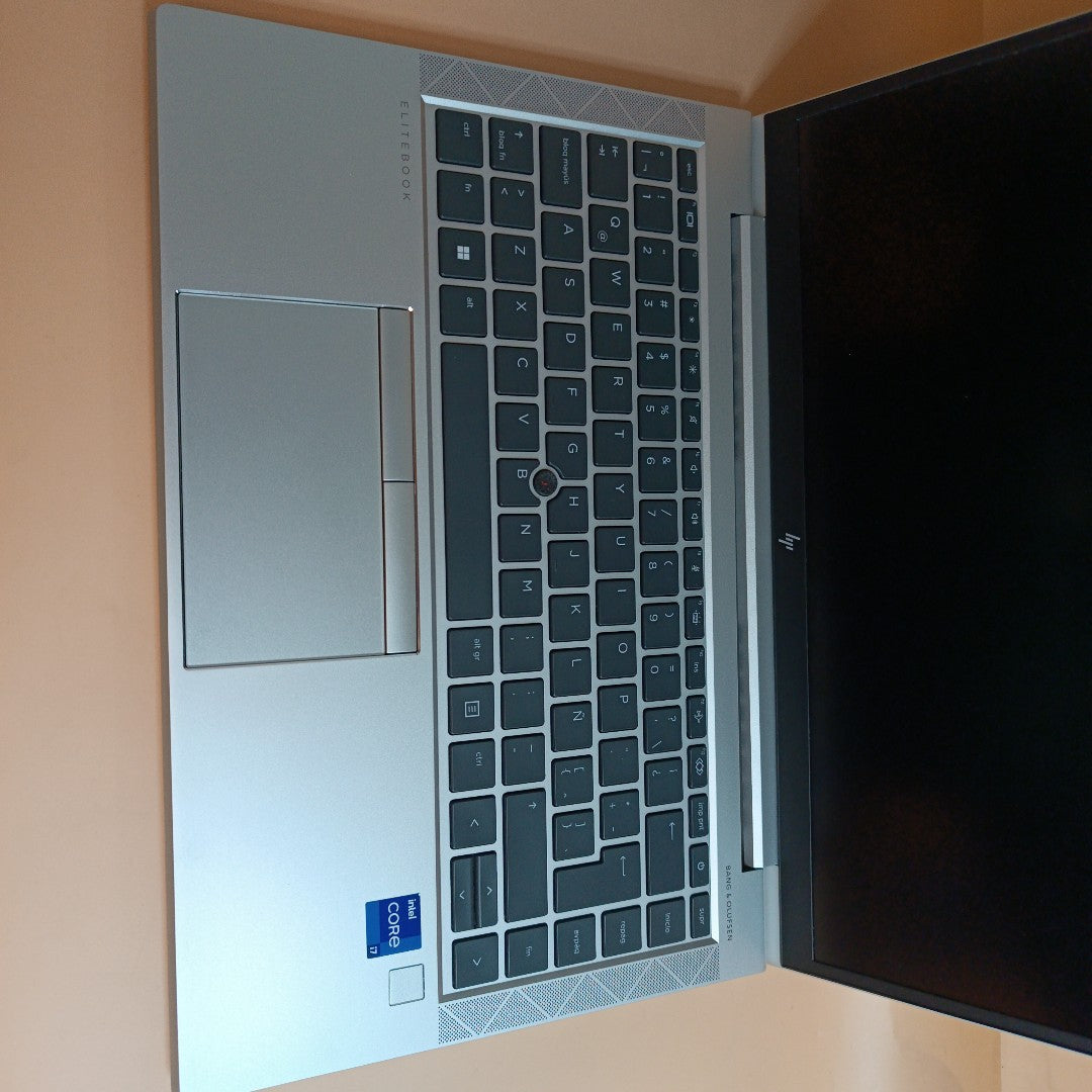 LAPTOP HP ELITEBOOK 840 G8 (2022) 256 GB SSD 16 GB RAM (SEMINUEVO)