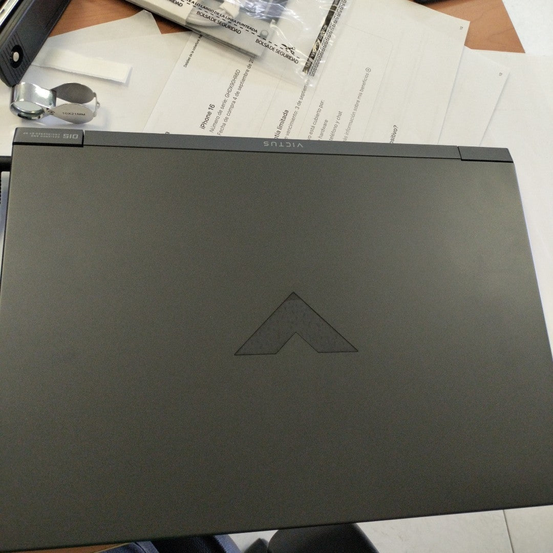 LAPTOP HP VICTUS 15-FB0125LA (2023) 512 GB SSD 16 GB RAM (SEMINUEVO)