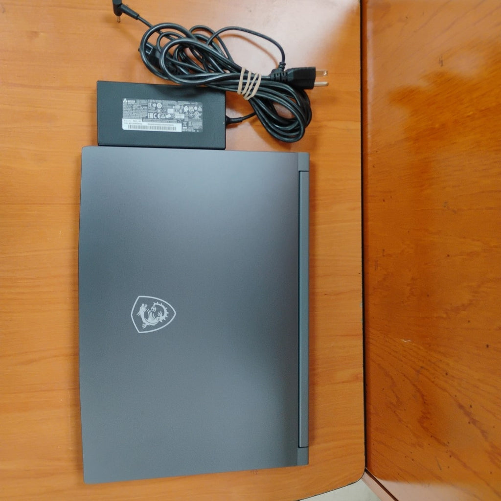 LAPTOP MSI THIN 15 B13UC-1000US (2024) 512 GB SSD 16 GB RAM