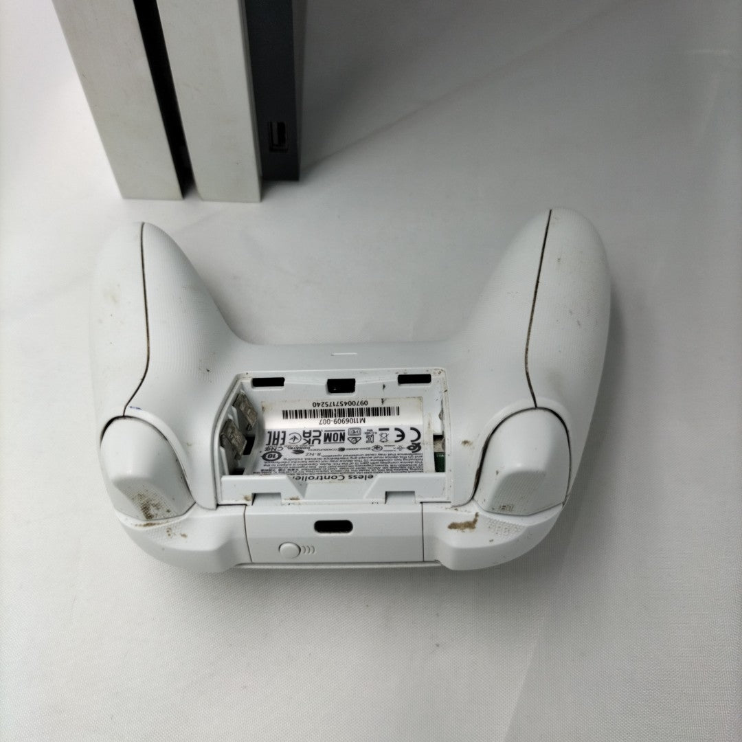 CONSOLA DE VIDEOJUEGO MICROSOFT XBOX ONE S 1 TB (SEMINUEVO)