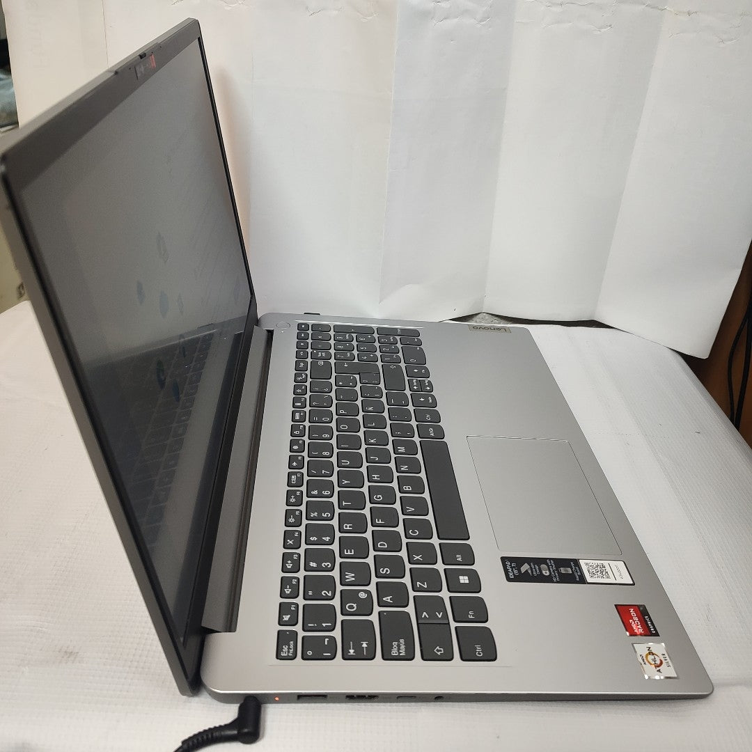 LAPTOP LENOVO IDEAPAD 1 15AMN7 (2023) 256 GB SSD 8 GB RAM (SEMINUEVO)