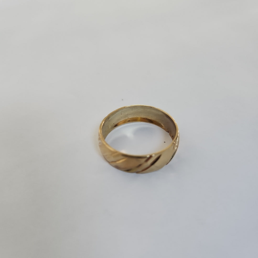 10950AND00065A4830 FRD23 ARGOLLA CON LÍNEAS DIAGONALES ORO 10K 2.2GRS (NUEVO)