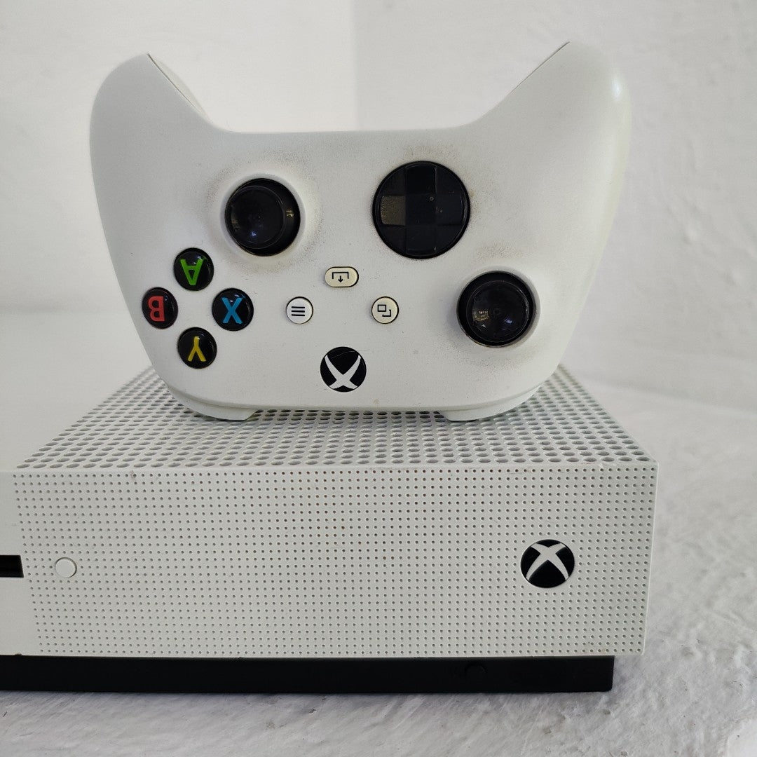 CONSOLA DE VIDEOJUEGO MICROSOFT XBOX ONE S 1 TB (SEMINUEVO)