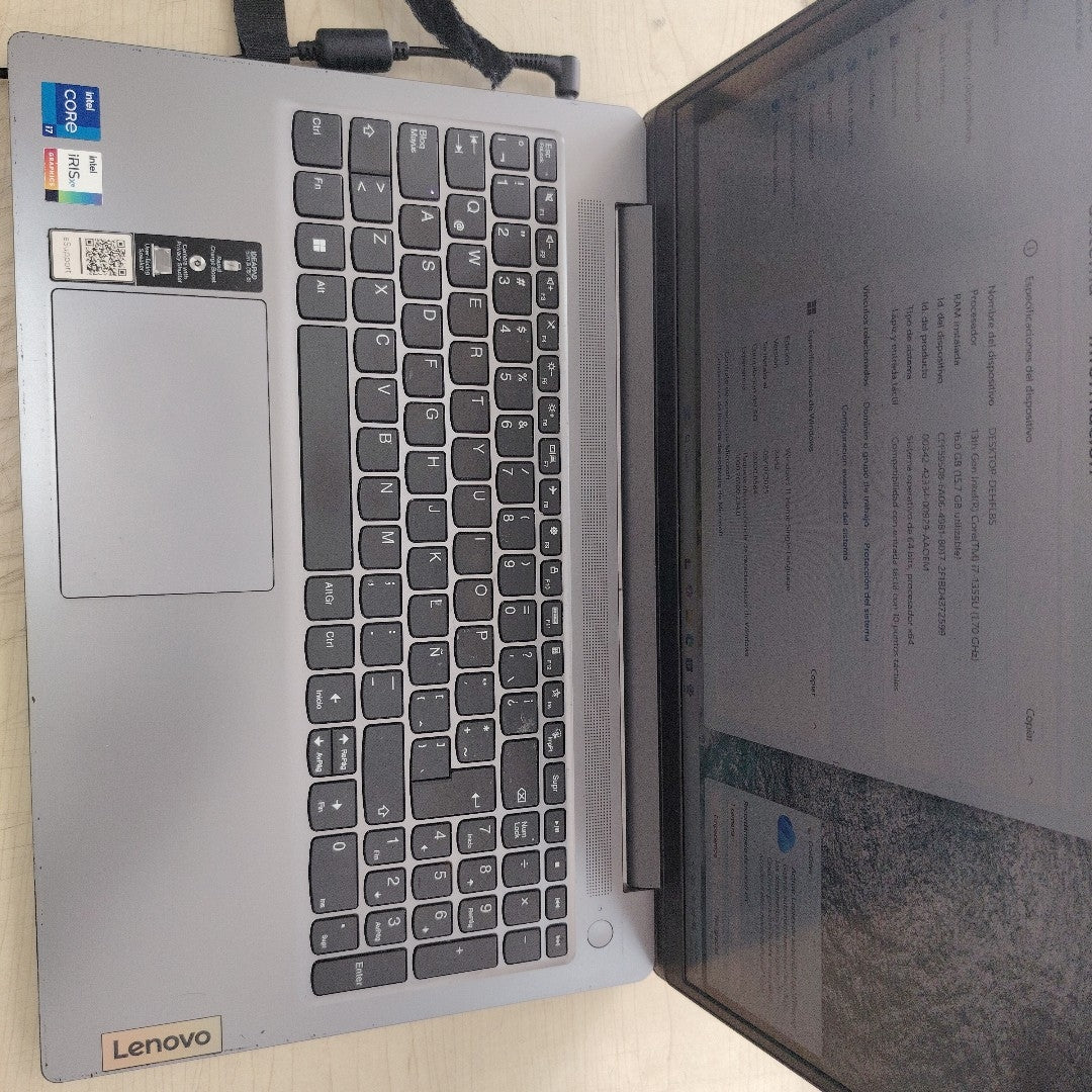 LAPTOP LENOVO IDEAPAD SLIM 3 15IRU8 (2023) 1 TB SSD 16 GB RAM (SEMINUEVO)