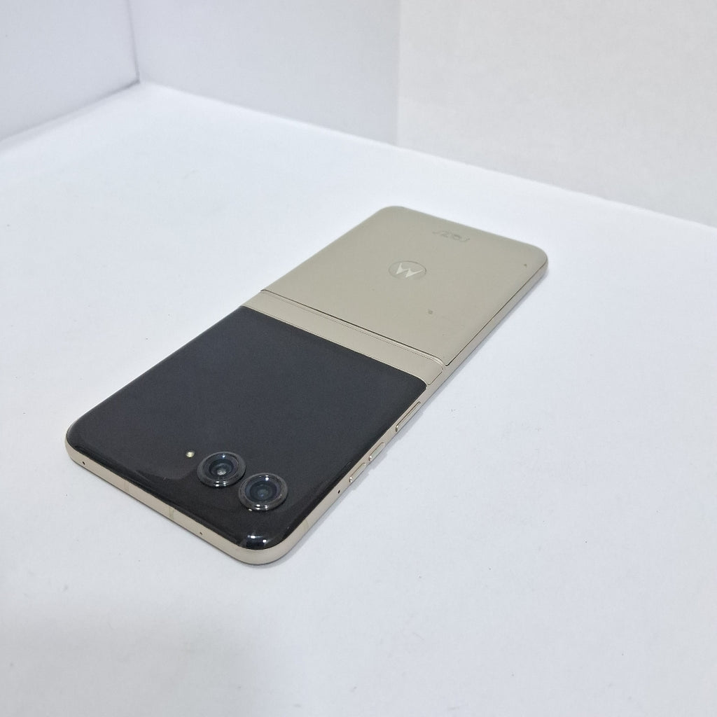 CELULAR MOTOROLA RAZR 50 5G XT2453-1 512 GB 12 GB RAM (SEMINUEVO)