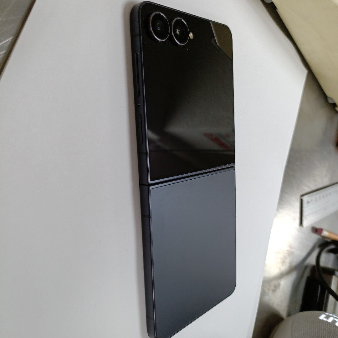 CELULAR SAMSUNG GALAXY Z FLIP 7 SM-F766B (2025) 512 GB 12 GB RAM (SEMINUEVO)