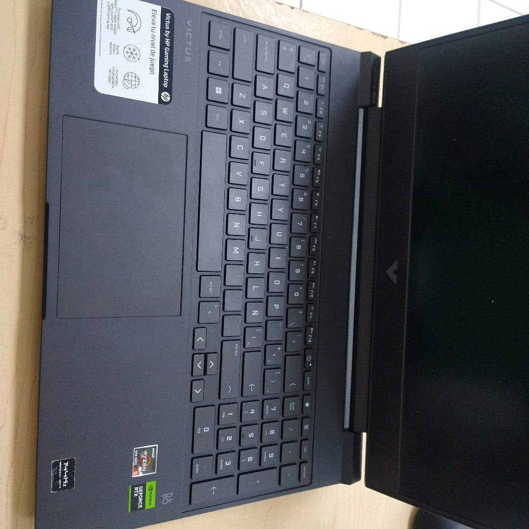 LAPTOP HP VICTUS 15-FB0123LA (2023) 512 GB SSD 16 GB RAM (SEMINUEVO)
