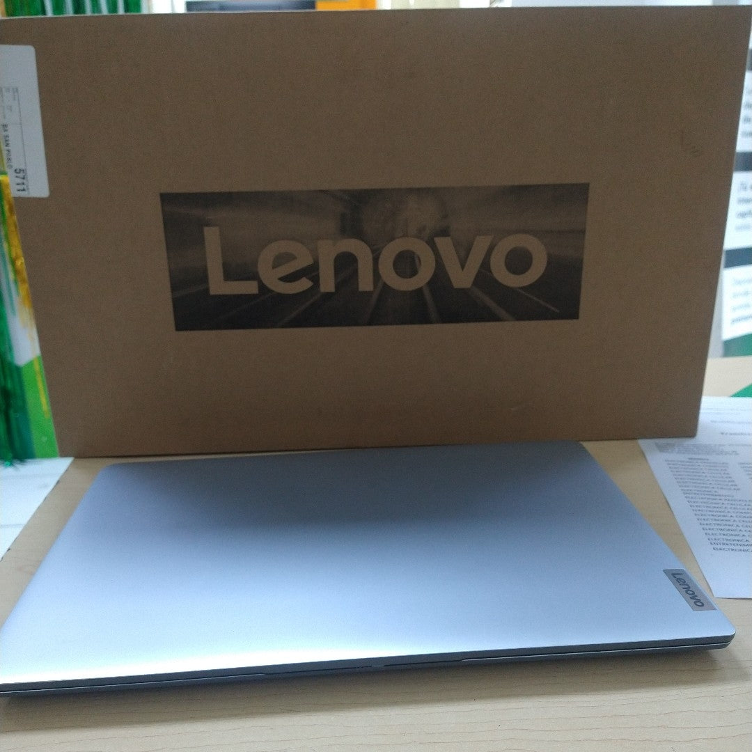 LAPTOP LENOVO IDEAPAD 1 15IGL7 (2024) 256 GB SSD 8 GB RAM (SEMINUEVO)