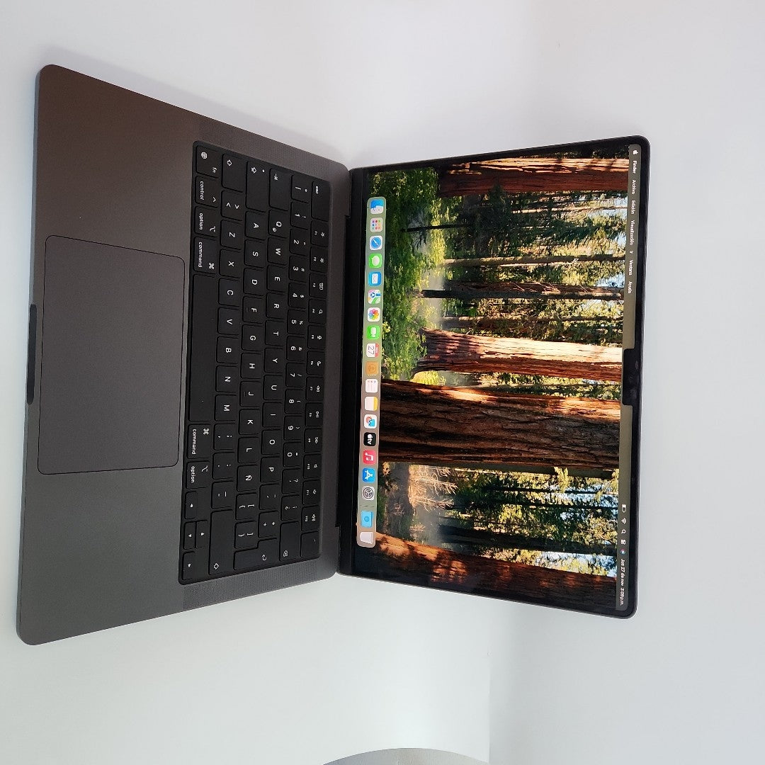 LAPTOP APPLE MACBOOK PRO 14" A2992 (CPU 11/GPU 14) (2023) 512 GB SSD 18 GB RAM (SEMINUEVO)