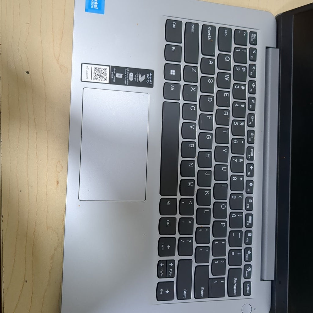 LAPTOP LENOVO V15-IGL (2022) 256 GB SSD 8 GB RAM (SEMINUEVO)