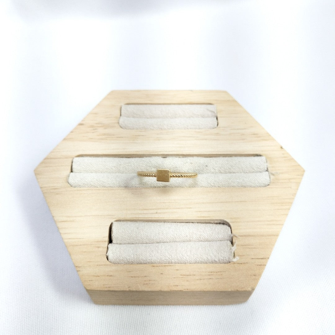 10029AND00070B2144 FRD11 ANILLO TORCIDO CON CUADRADO ORO 14K 1.3GRS (NUEVO)