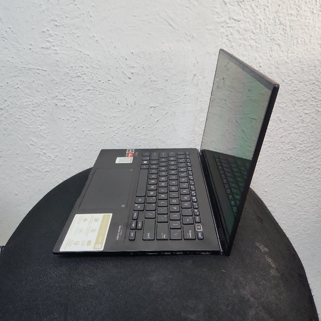 LAPTOP ASUS ZENBOOK 14 UM3402YA-WS51T (2023) 256 GB SSD 8 GB RAM (SEMINUEVO)