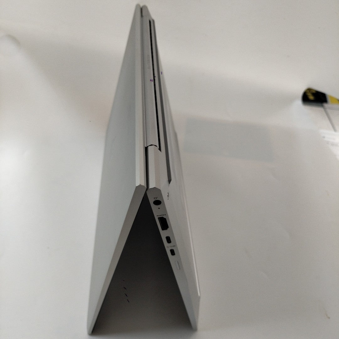 LAPTOP HP ELITEBOOK 845 G8 (2022) 256 GB SSD 16 GB RAM (SEMINUEVO)