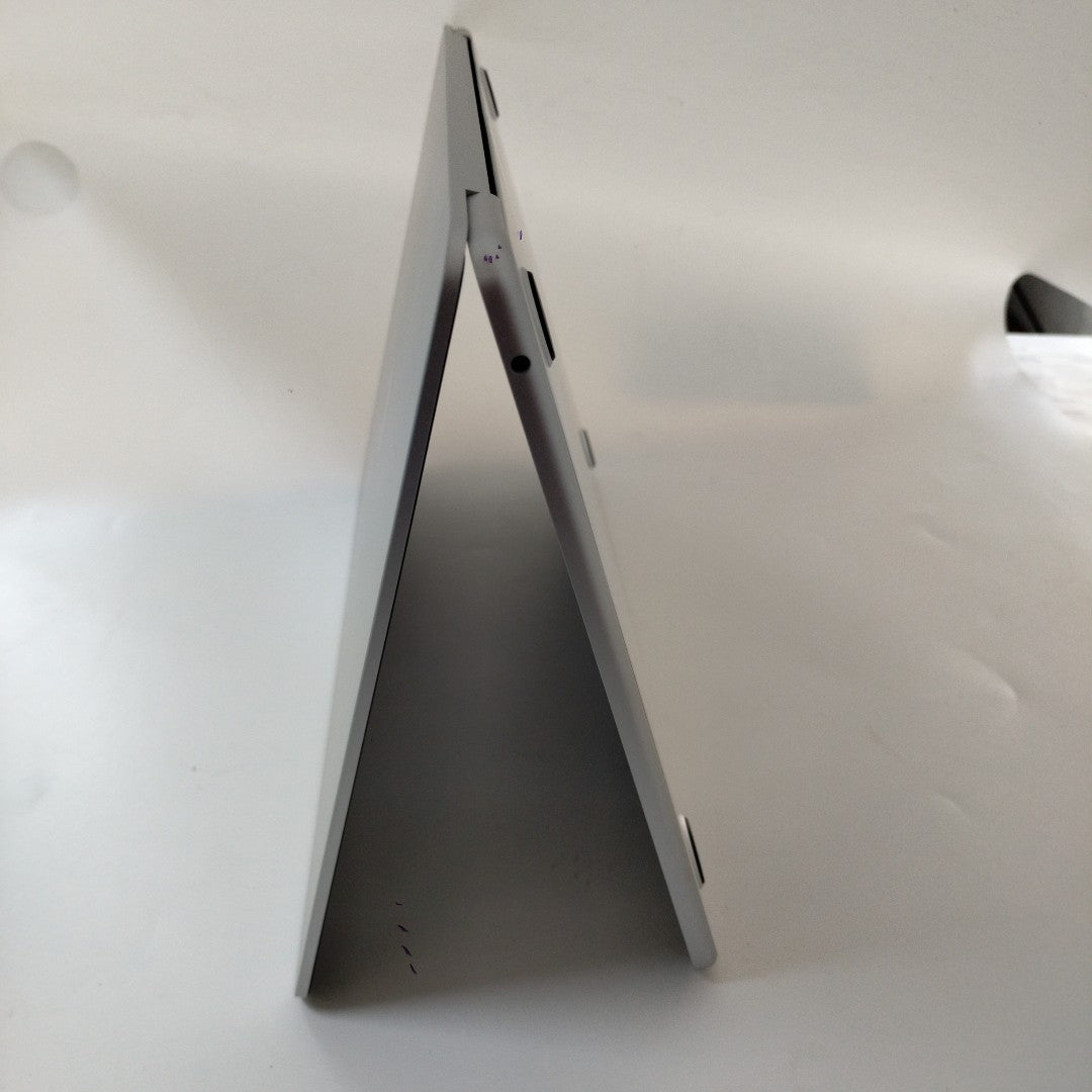 LAPTOP APPLE MACBOOK AIR 13" A3240 (2025) 512 GB SSD 24 GB RAM (SEMINUEVO)