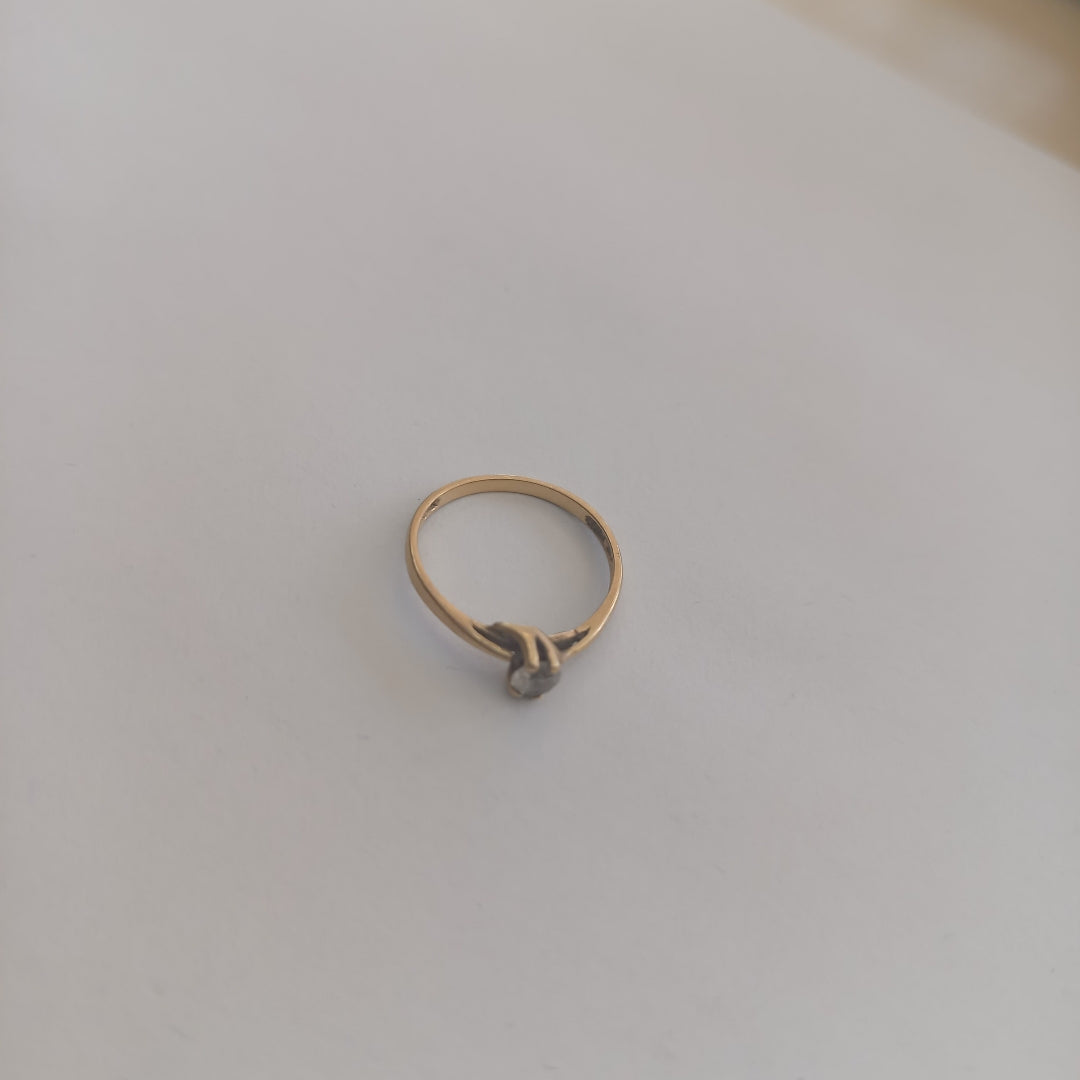 SOLITARIO. ORO. 14 K 1.4 GRMS (SEMINUEVO)