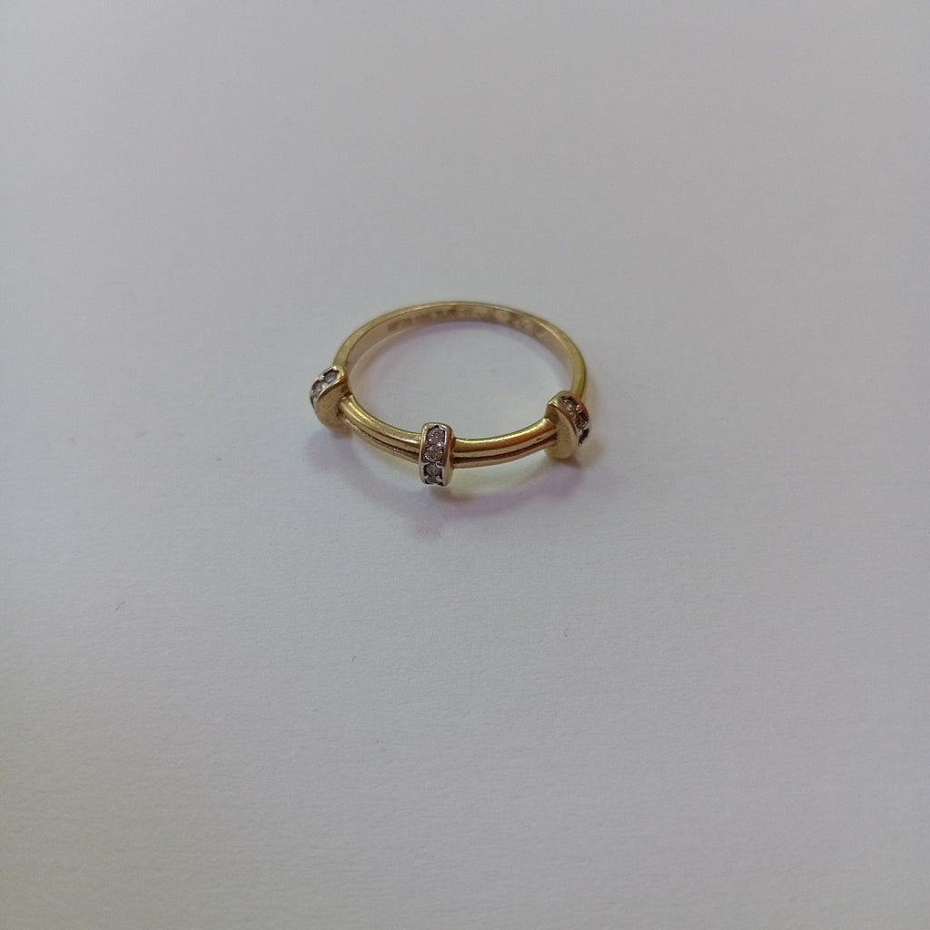 10024AND00065A1632 FRD6 ANILLO CON 3 MEDIO CIRCULOS Y CIRCONIAS ORO 10K 1.8GRS (NUEVO)