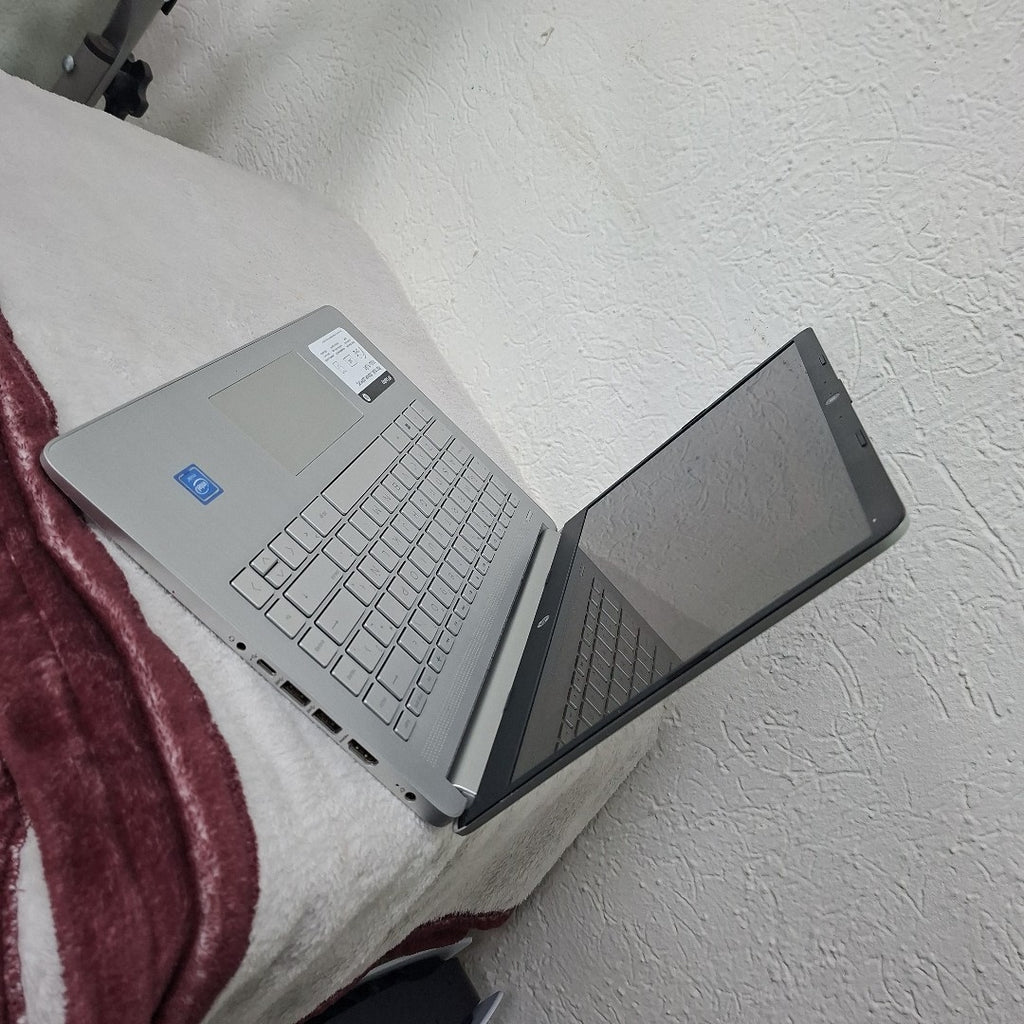 LAPTOP HP 14-DQ0527LA (2023) 256 GB SSD 8 GB RAM (SEMINUEVO)