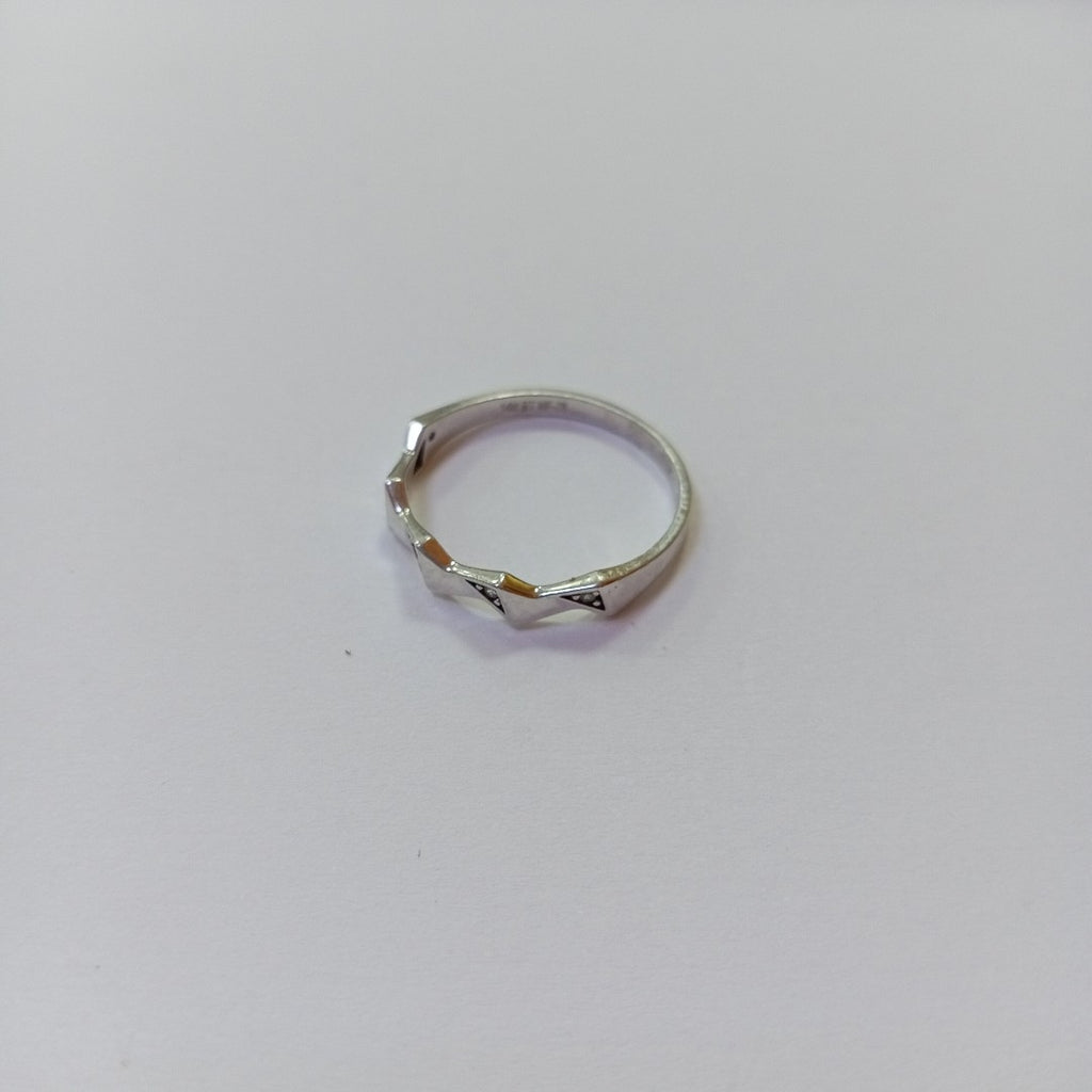 10450AND00070B1775 FRD7 ANILLO DE TRIANGULO CON CIRCONIAS O/B ORO 14K 1.6GRS (NUEVO)