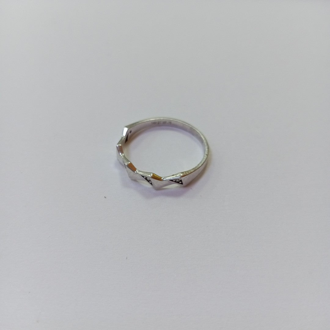 10450AND00070B1775 FRD7 ANILLO DE TRIANGULO CON CIRCONIAS O/B ORO 14K 1.6GRS (NUEVO)