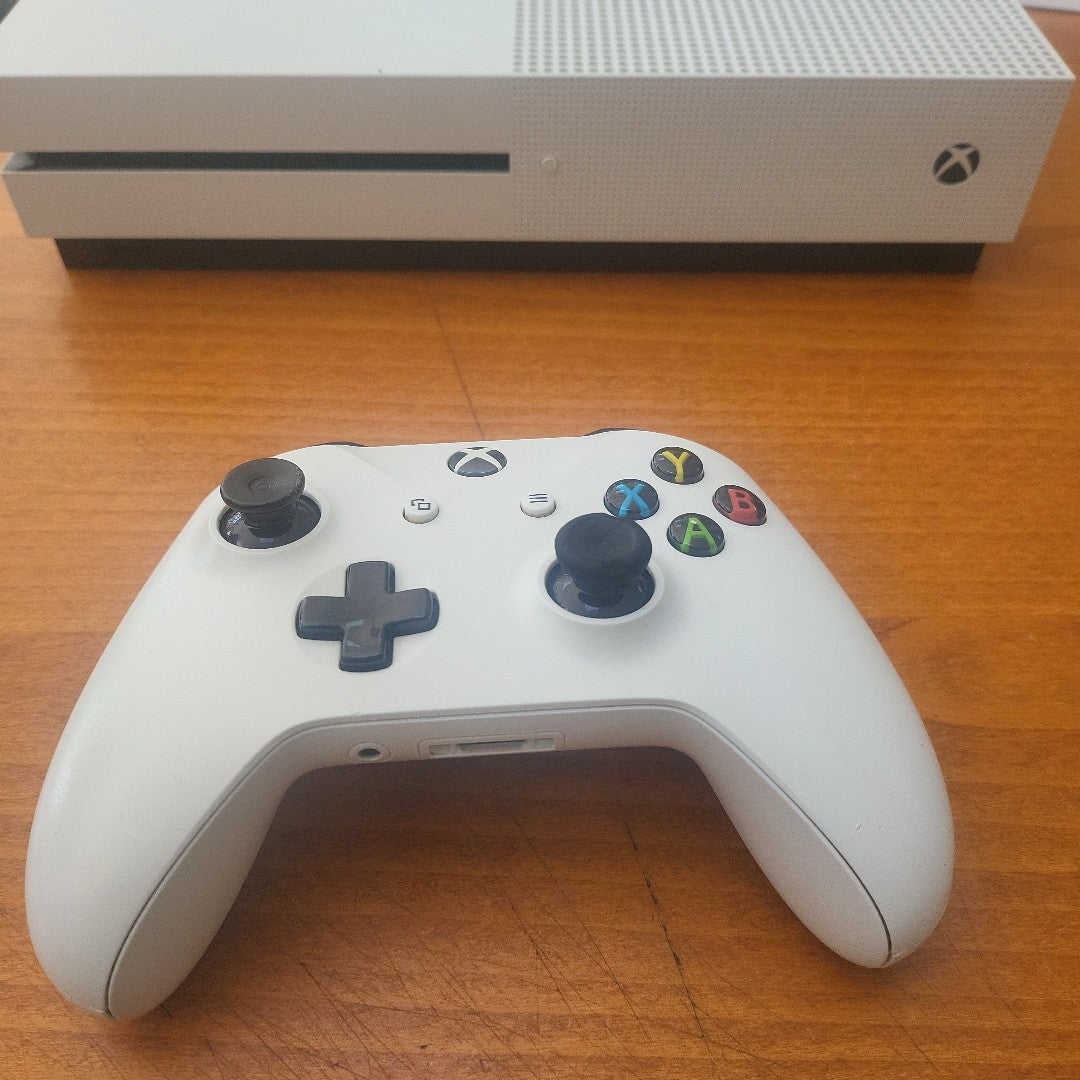 CONSOLA DE VIDEOJUEGO MICROSOFT XBOX ONE S 1 TB (SEMINUEVO)