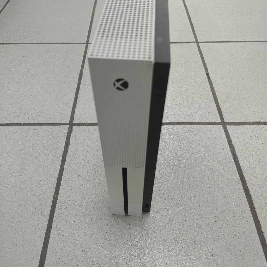 CONSOLA DE VIDEOJUEGO MICROSOFT XBOX ONE S 1 TB (SEMINUEVO)