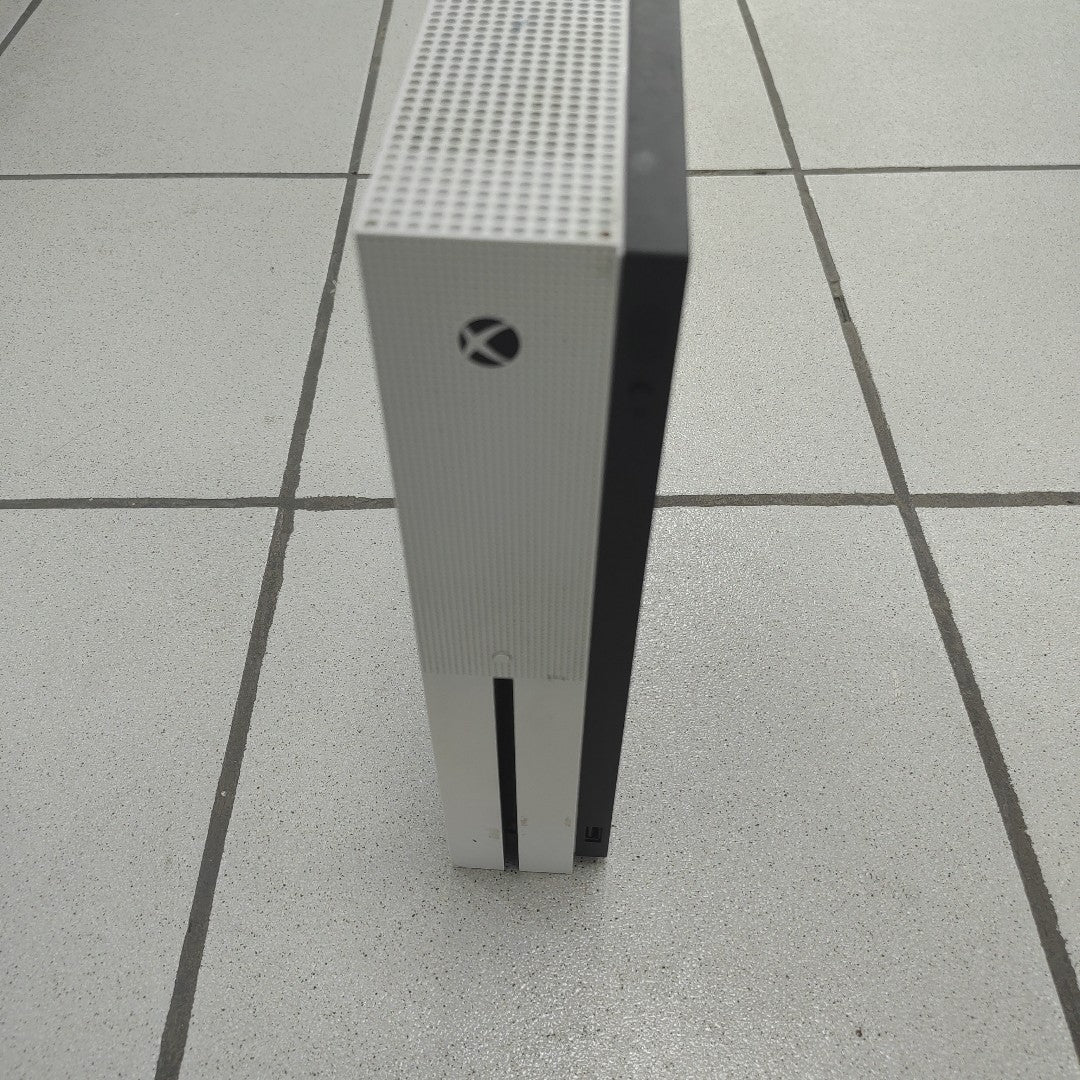 CONSOLA DE VIDEOJUEGO MICROSOFT XBOX ONE S 1 TB (SEMINUEVO)