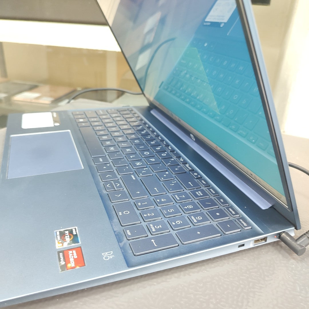 LAPTOP HP PAVILION 15-EH1509LA (2022) 512 GB SSD 8 GB RAM (SEMINUEVO)