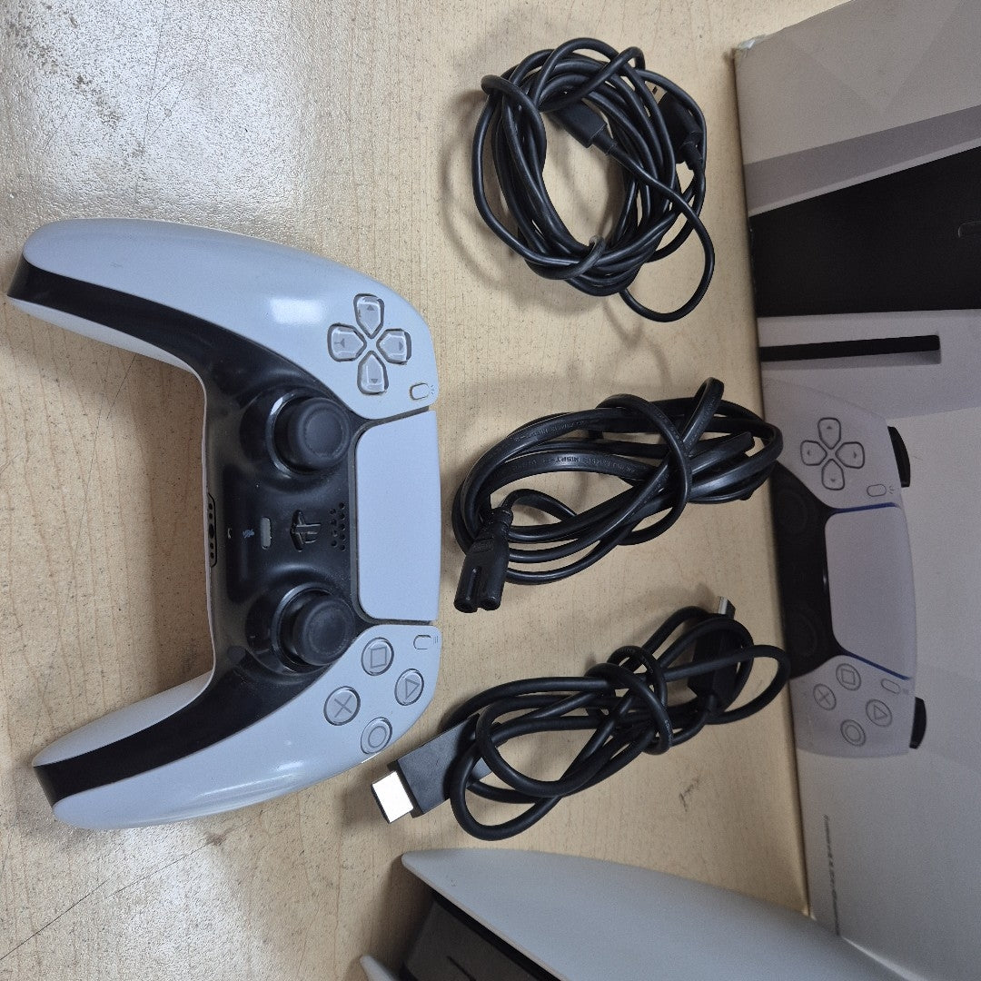 CONSOLA DE VIDEOJUEGO SONY PS5 825 SSD (SEMINUEVO)