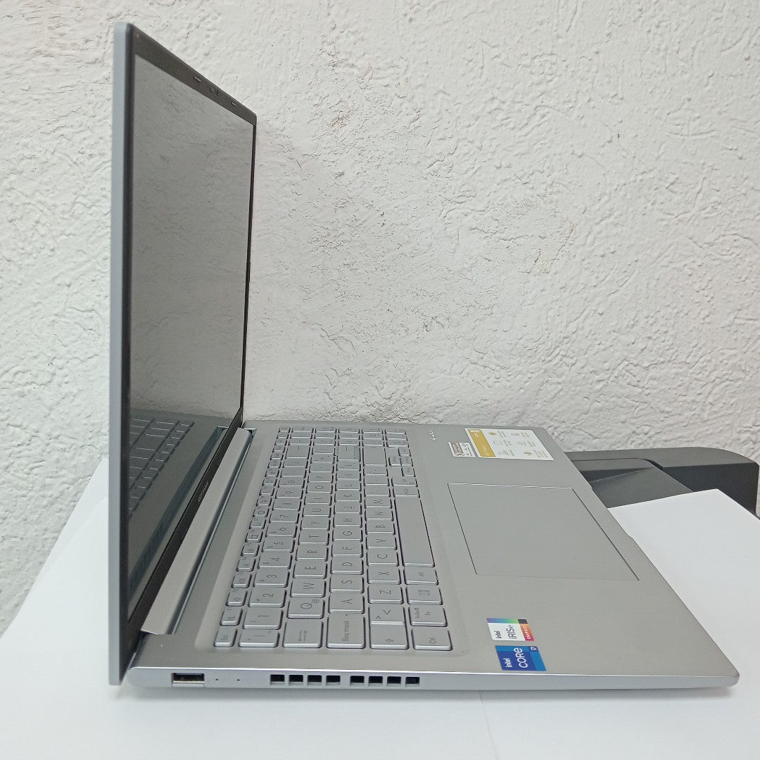 LAPTOP ASUS VIVOBOOK 16 X1605VA-MB1037W (2024) 512 GB SSD 16 GB RAM (SEMINUEVO)