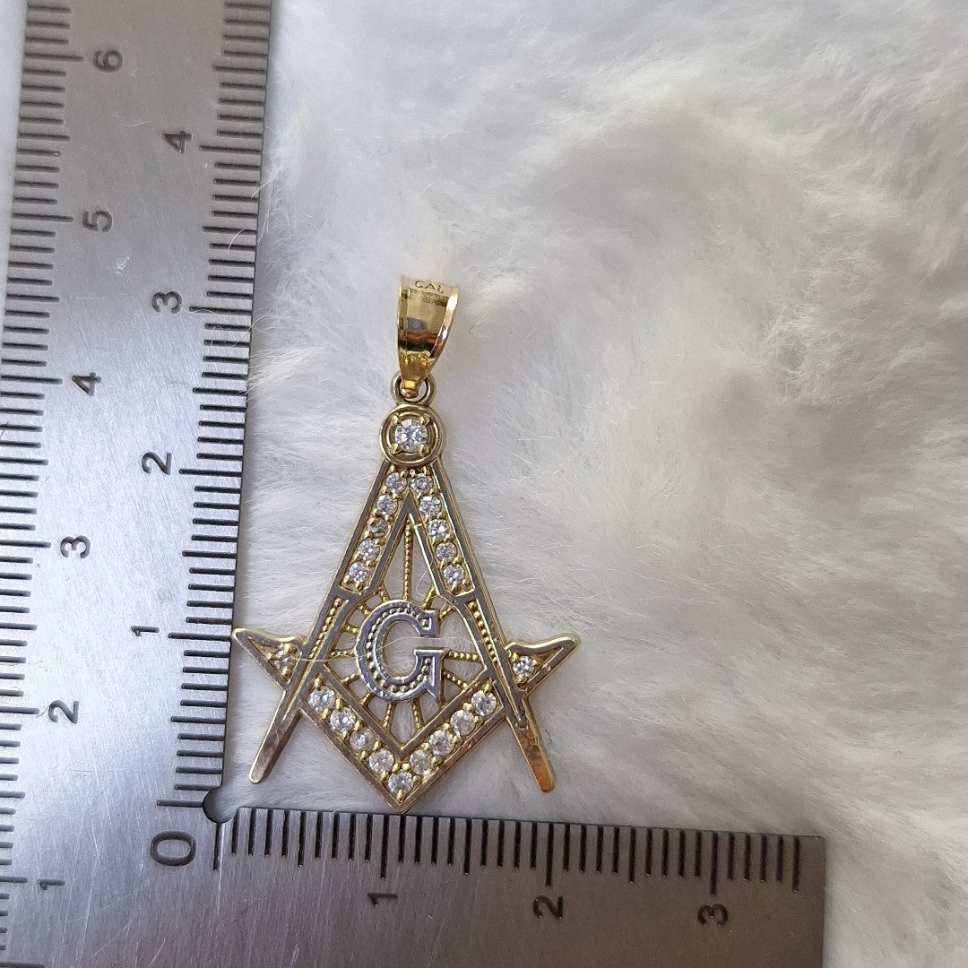 K1 1,80 GRMS 10 K ESPECIFICACIONES COMPLEMENTARIAS DIJE CON CIRCONIAS (SEMINUEVO)