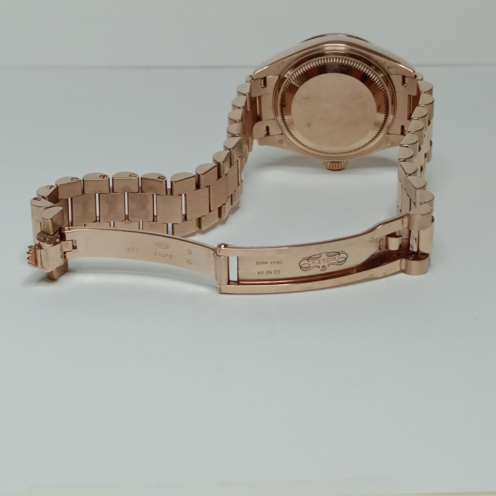 RELOJ CAJA Y PULSO ORO. ORO. 18 K 108.7 GRMS (SEMINUEVO)