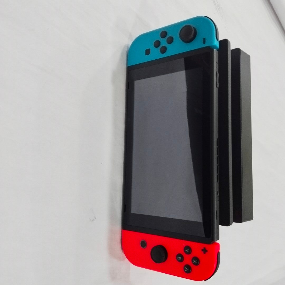 CONSOLA DE VIDEOJUEGO NINTENDO SWITCH 32 GB (SEMINUEVO)