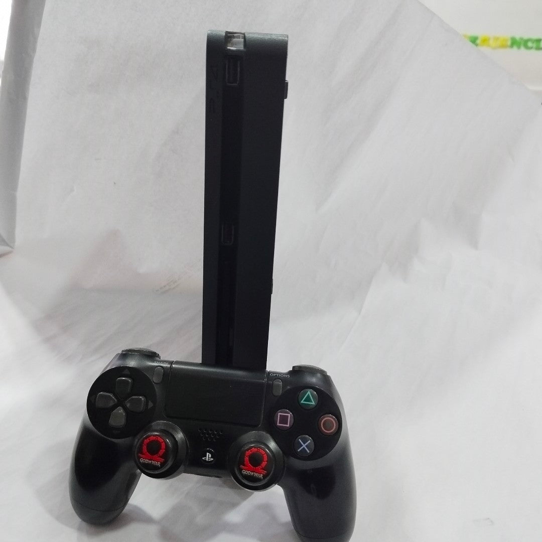 CONSOLA DE VIDEOJUEGO SONY PS4 SLIM 1 TB (SEMINUEVO)